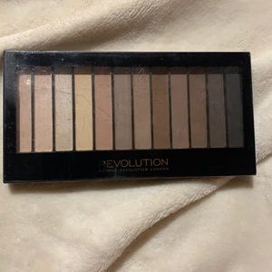 NEVER USED makeup revolution eyeshadow palette